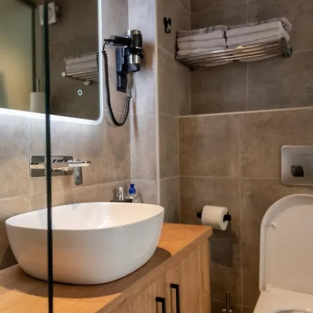 Blackhaus Young Mini *